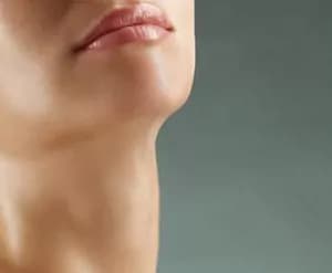 Collo a cigno: il segno più importante dell’eleganza femminile (FOTO)