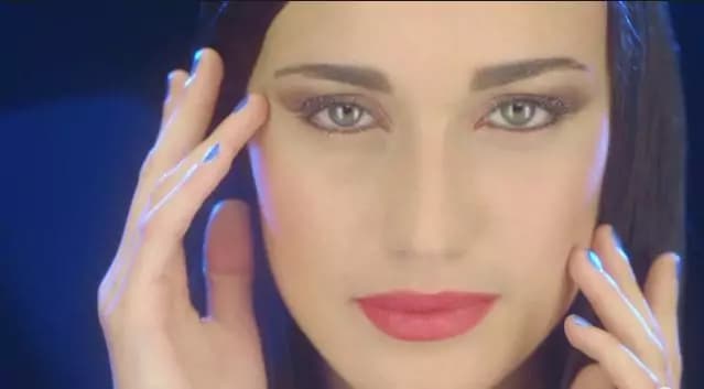 Video tutorial per un make up perfetto per le feste