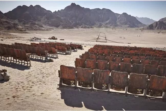 In Egitto nasce il cinema all’aperto nel deserto, ma è un flop [FOTO]