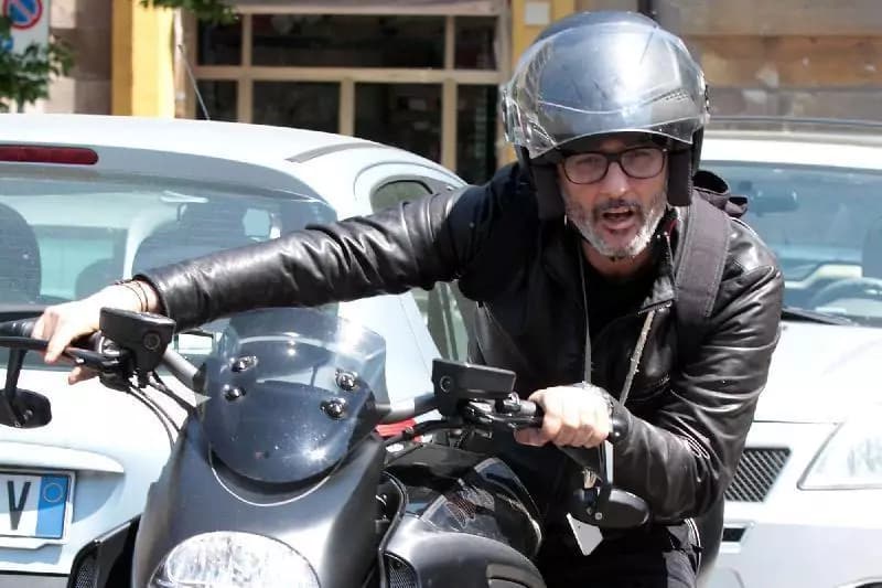 Incidente in moto per Rosario Fiorello