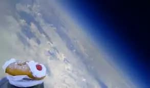 “Sicilian Space Program”: il cannolo lanciato nello spazio