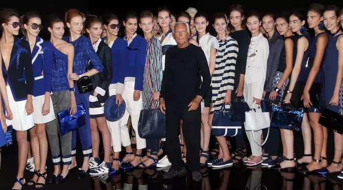 Un tuffo nel blu con Emporio Armani