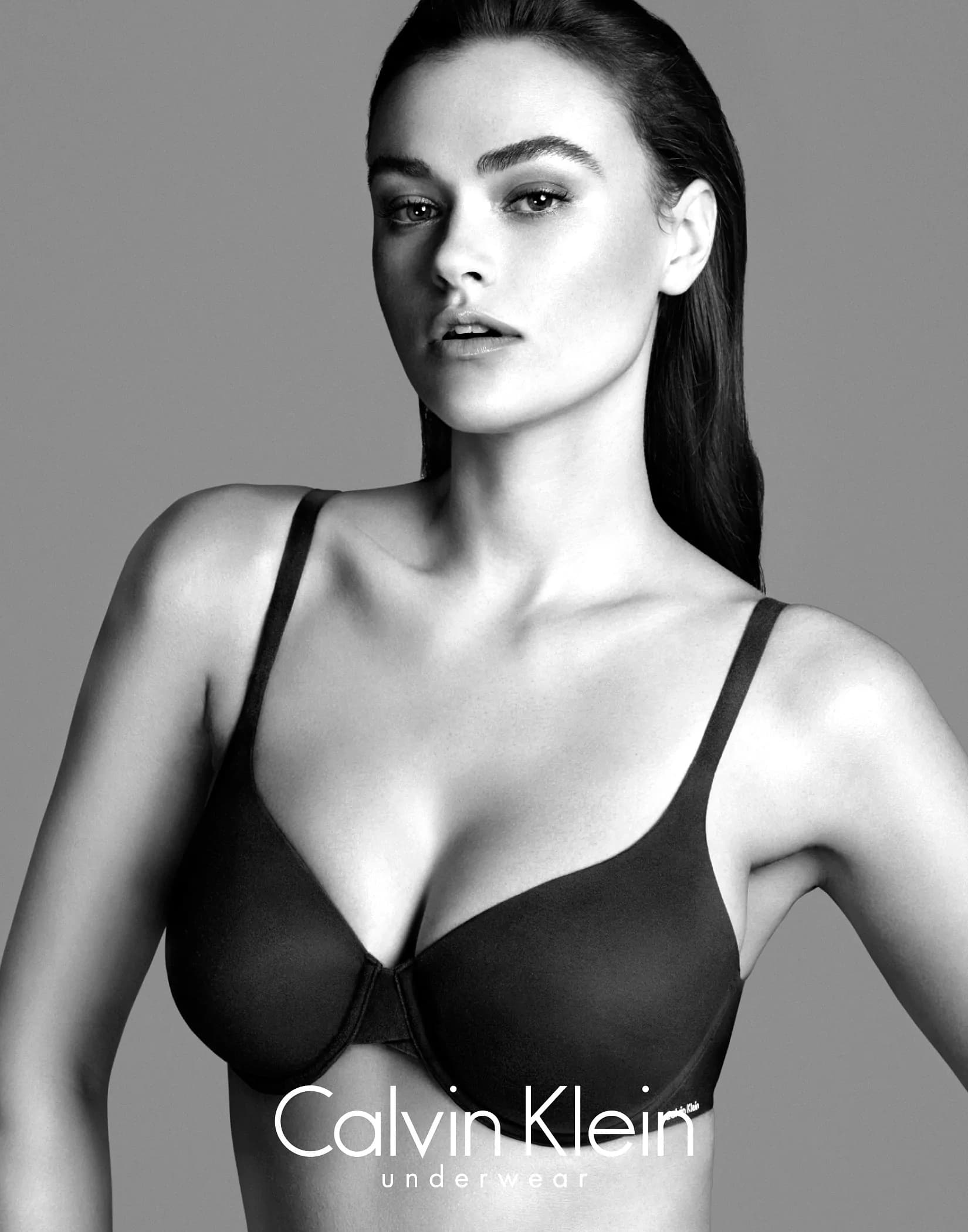 Il fascino delle ragazze ‘morbide’ approda anche in Calvin Klein: ecco l’intimo con Myla Dalbesio