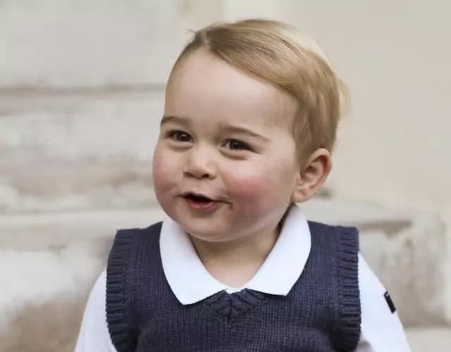 Buon Natale dal principino George [FOTO]