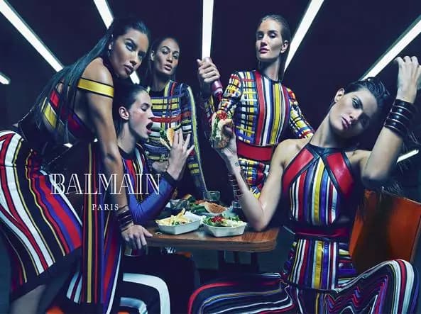 Modelle hamburger e videogame: la nuova campagna di Balmain