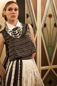 Per la donna firmata Camillo Bona, l’eleganza sta nell’ eterna essenzialità