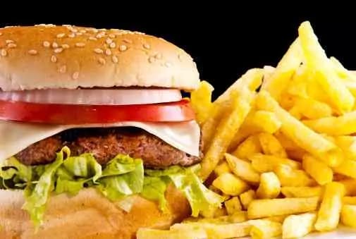 Cosa succede ai prodotti del Mc Donalds dopo 8 settimane [VIDEO]