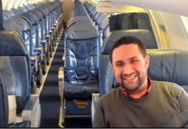 Vola da solo sull’aereo: “un sogno”