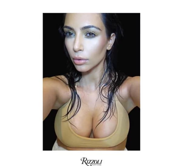 “Selfish” di Kim Kardashian: una raccolta di selfie privati