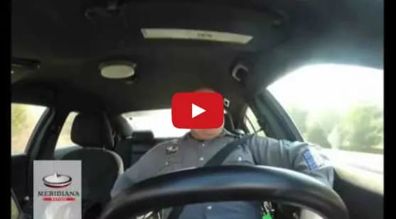 Poliziotto che canta, fa impazzire il web [VIDEO]