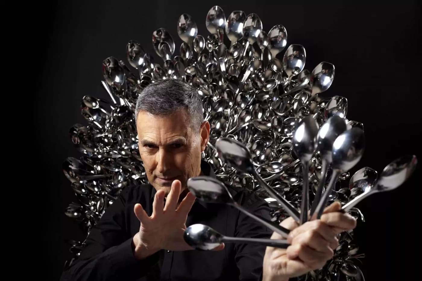 Uri Geller Re di cucchiai