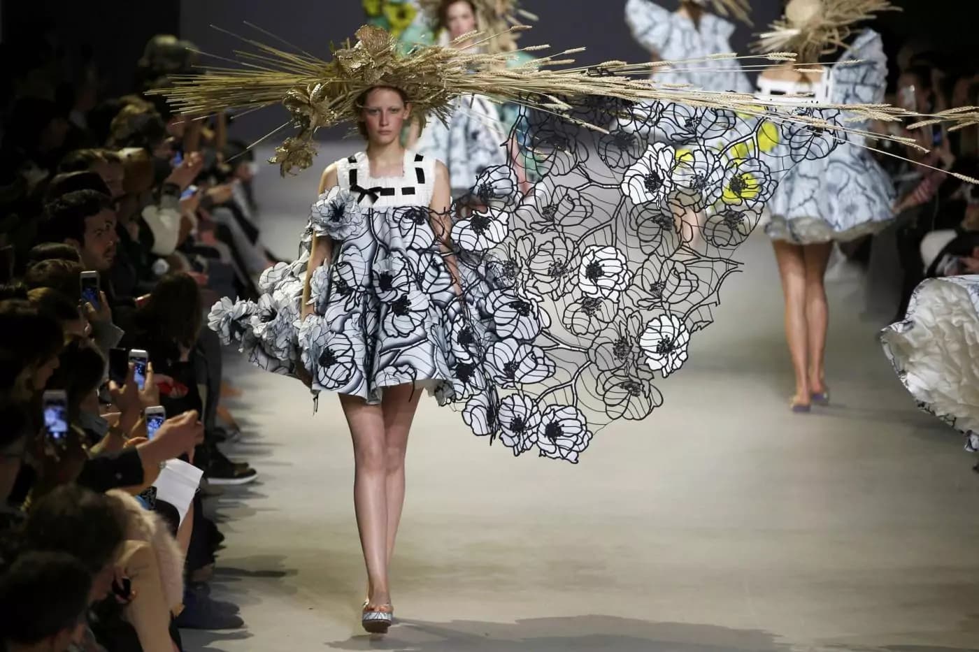 Viktor&Rolf: fiori e arte tridimensionale [FOTO]