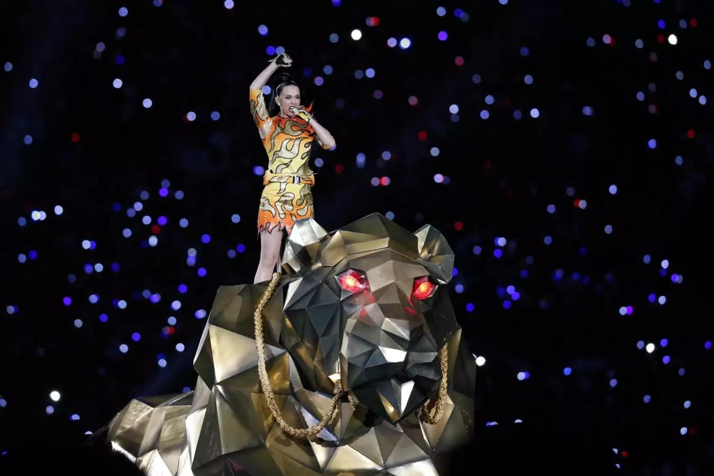 Super Bowl: la performance di Katy Perry incanta tutti [FOTO e VIDEO]