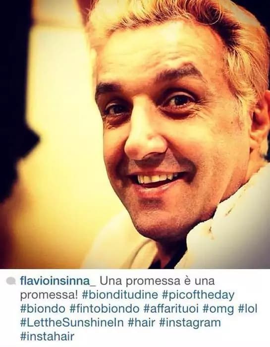 Flavio Insinna ha mantenuto la promessa e si è fatto biondo