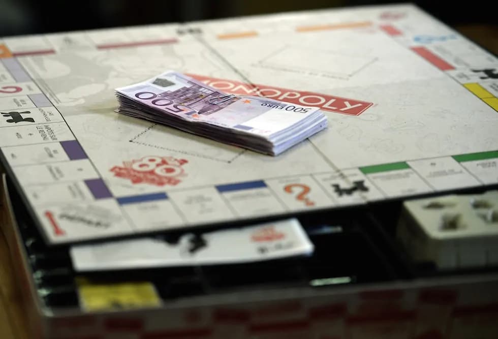 80 scatole di Monopoli avranno soldi veri: fortunato chi le trova!