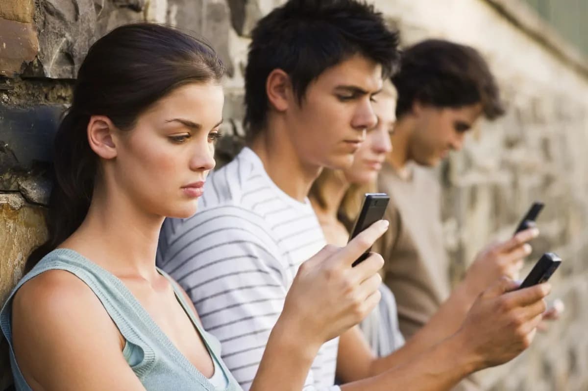 Ecco 5 buoni consigli per guarire dalla “smartphone dipendenza” [VIDEO]