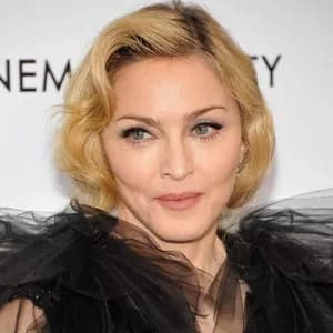 Madonna ha dato forfait e non si è presentata alla sfilata di Donatella Versace