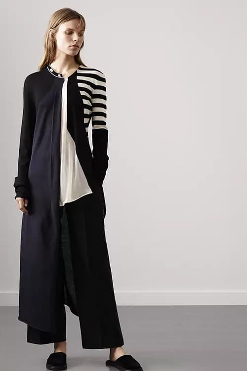 Ports 1961,femminilità reinterpretata: abiti basici e maschili con dettagli romantici [GALLERY]