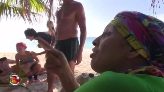 Isola dei famosi, lite tra Valerio Scanu e Rachida