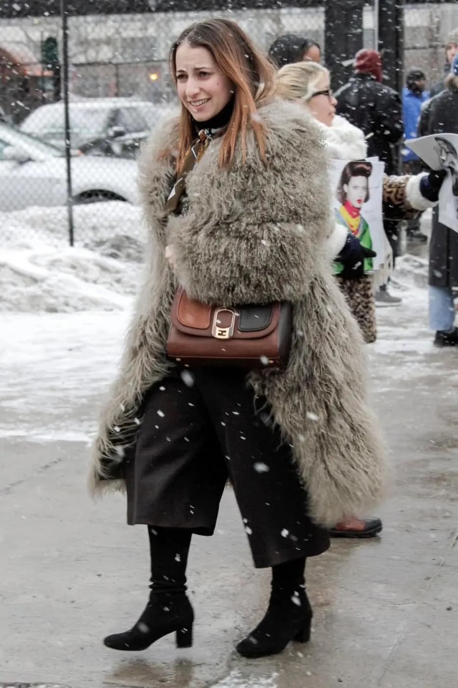 Lo streetstyle “immortalato” a New York durante la Fashion Week: il glamour anche sotto la neve[FOTO]