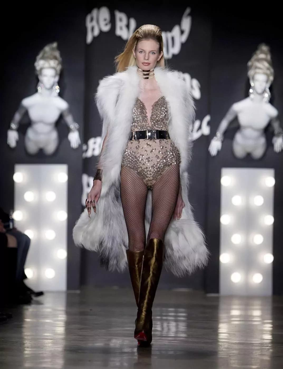New York Fashion Week 2015: The Blonds presenta una donna sensual-aggressive [GALLERY]