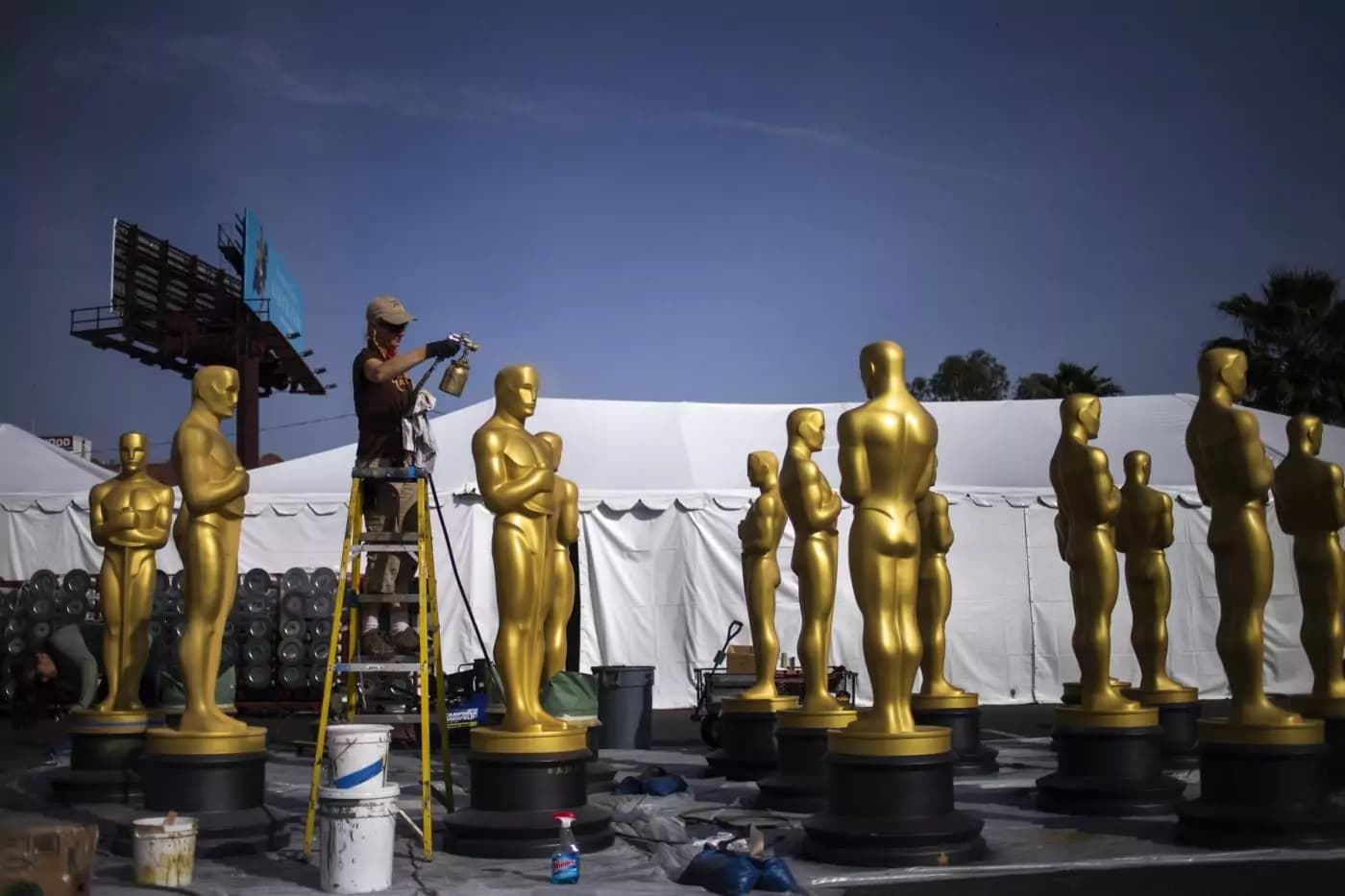 La notte degli Oscar: ultimi preparativi sul palco ed arrivano le prime celebrità [Gallery]
