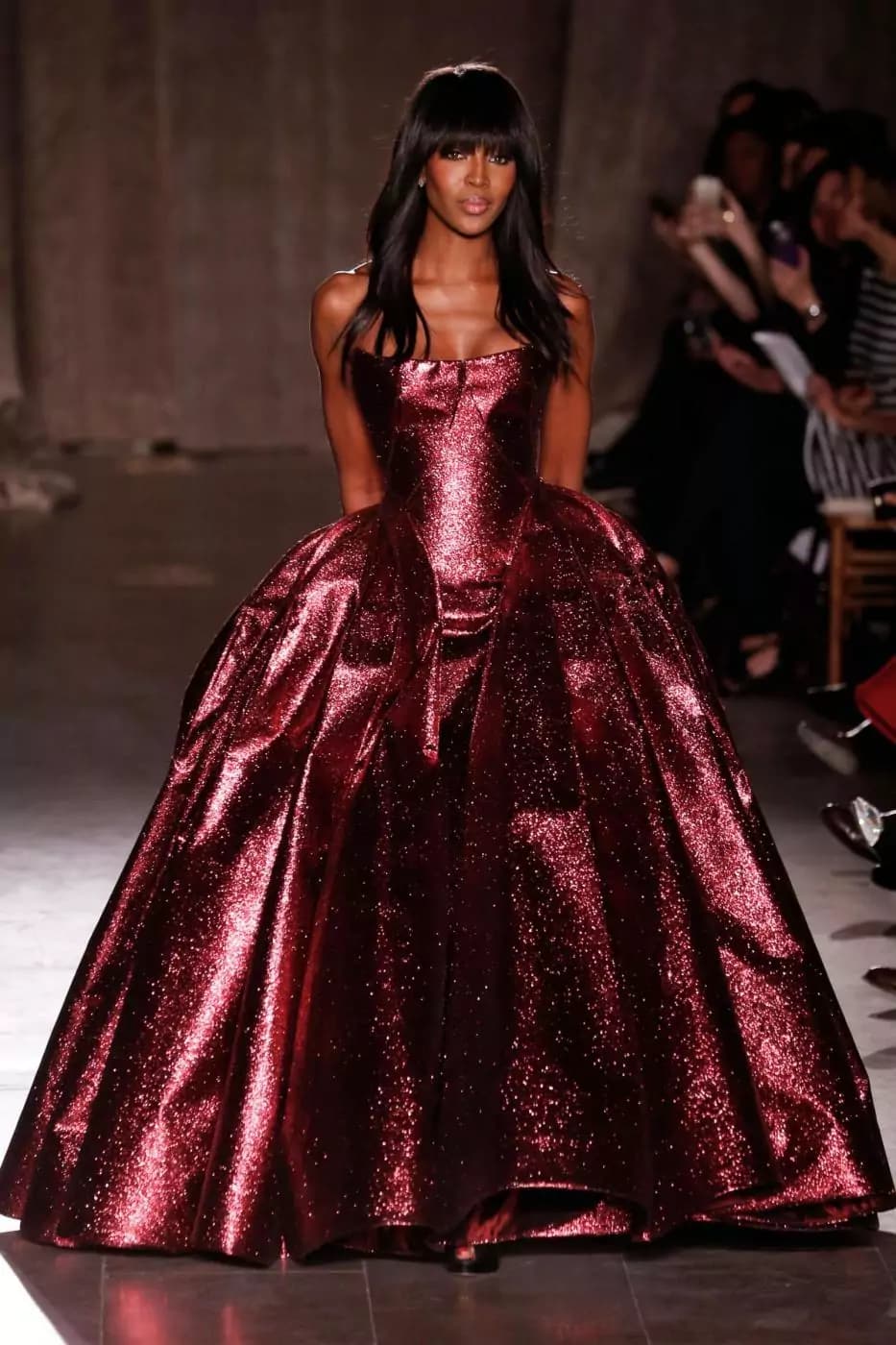 Naomi Campbell sfila per Zac Posen alla New York Fashion Week 2015 [GALLERY]