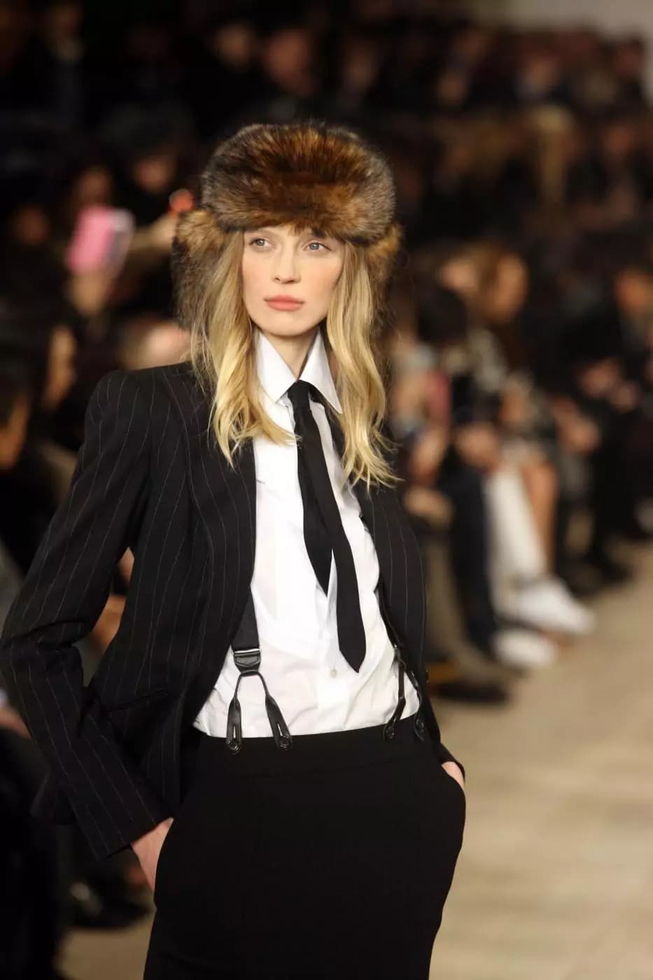 New York Fashion Week: la donna di Ralph Lauren è sensuale e moderna [GALLERY]