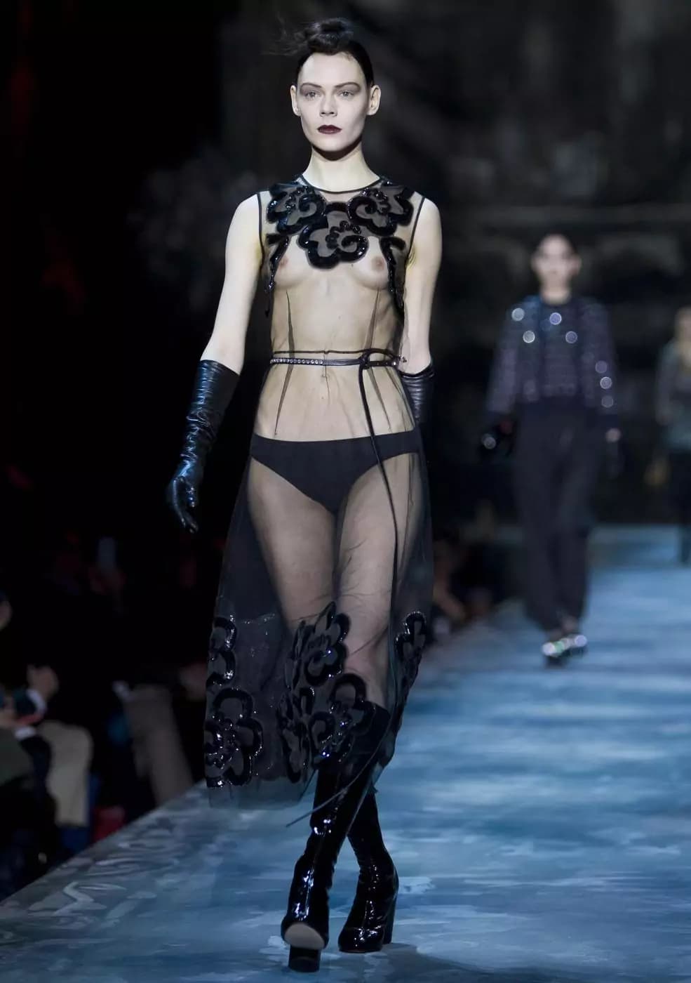 Nudità e trasparenze per la donna di Marc Jacobs alla New York Fashion Week [GALLERY]