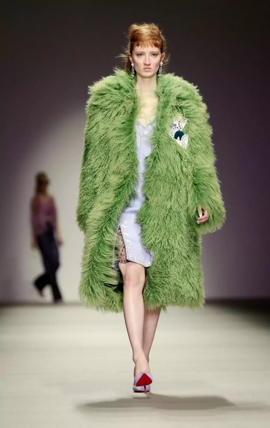 London Fashion Week, ancora pelliccia, però vera [GALLERY]