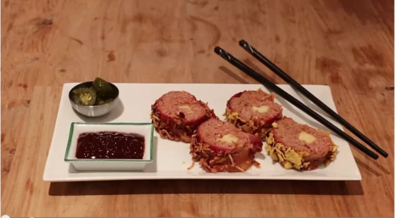 Sushi di carne e pancetta: il VIDEO dell’orginalissima ricetta