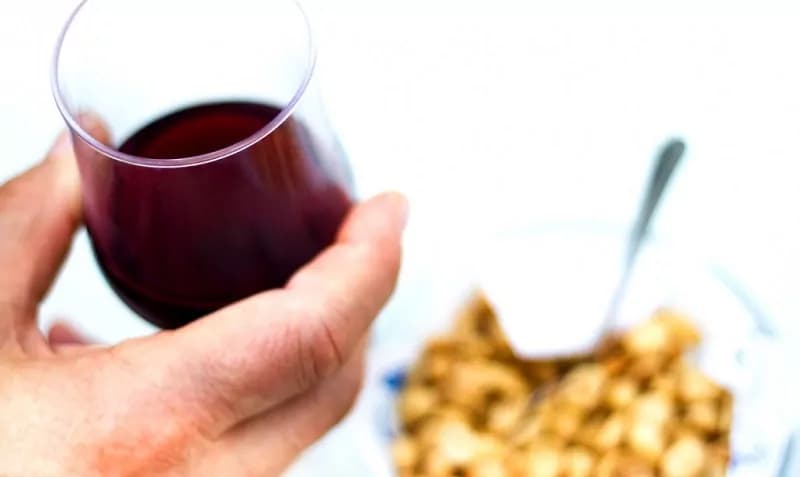 Vino e arachidi: l’accoppiata vincente per una memoria ben salda