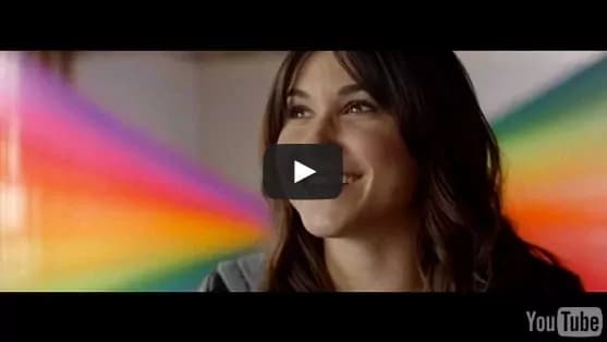 Arrivano gli occhiali per i daltonici, anche loro potranno vedere il mondo a colori [VIDEO]