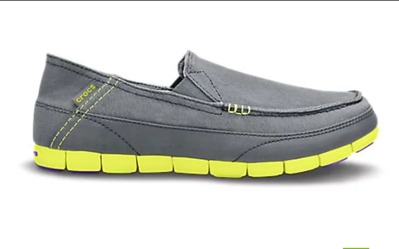 Le scarpe pieghevoli, a prova di valigia: i nuovi modelli per lui e per lei by Crocs
