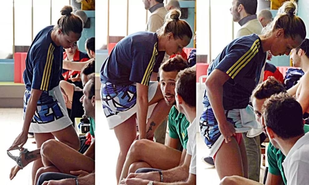 Federica Pellegrini e lo spogliarello a bordo piscina [GALLERY]