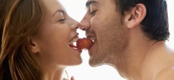 I 15 cibi da evitare prima di una serata “hot” [TABELLA]