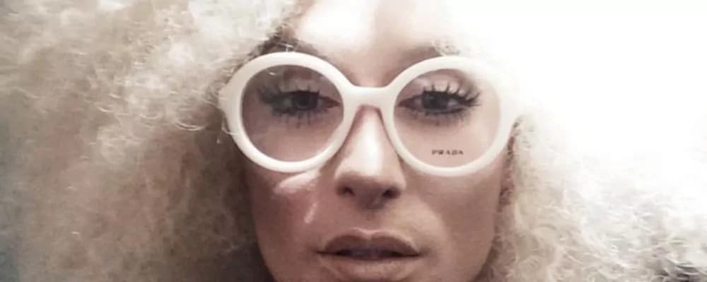 Conchita Wurst si mostra bionda e senza barba