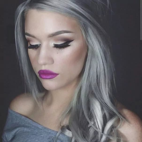 La nuova tendenza capelli è “Granny Hair”: in voga tutte le declinazioni di grigio [GALLERY]