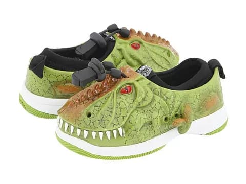 “Perchè le bambine non possono indossare le scarpe dinosauro?”: la protesta social di Sophie