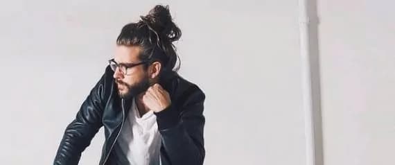 Uomini con lo chignon: la nuova tendenza lanciata su Instagram [GALLERY]