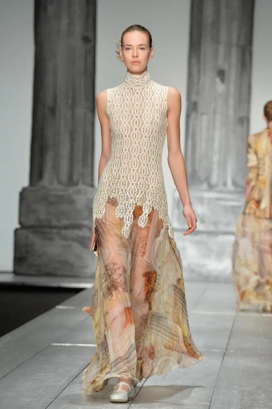 Biagiotti women fall winter 2015: stoffe sfarzose dalle tinte delicate, è la donna chic di Biagiotti [GALLERY]