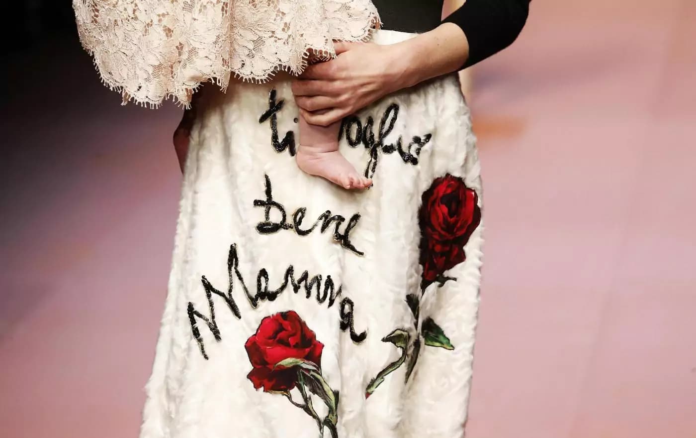 Milano Fashion Week 2015: Dolce&Gabbana dedicano la loro collezione alle mamme [GALLERY]