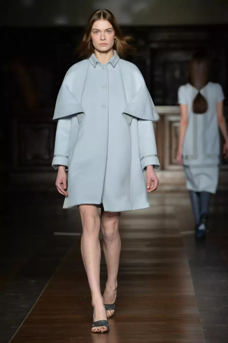 Mila Schon alla Milano Fashion Week, storia di un’ hostess [GALLERY]