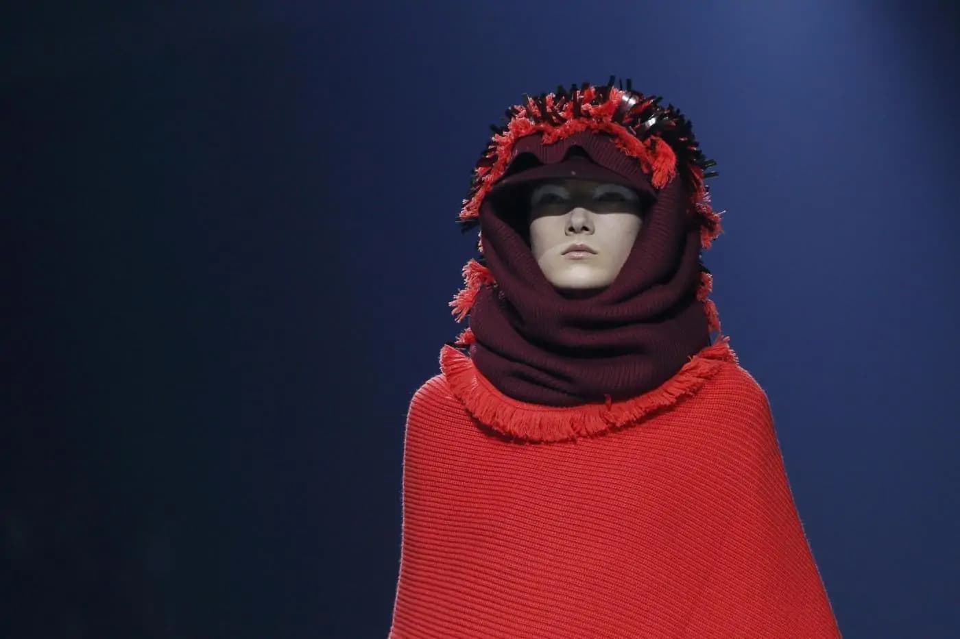 Parigi Fashion Week 2015: Kenzo fa sfilare una donna forse e coraggiosa [GALLERY]