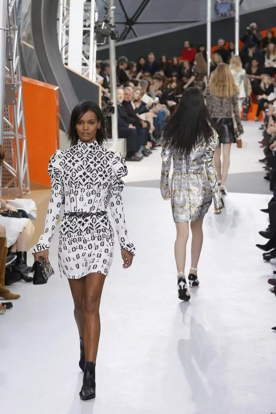 Paris Fashion Week: Louis Vuitton in passerella apre le danze con i suoi capolavori