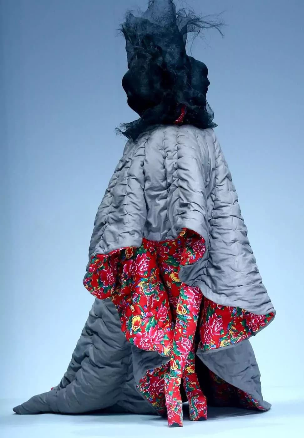 Cina fashion week: eccentricità inquietante dalle passerelle cinesi [GALLERY]