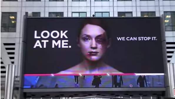 La nuova campagna contro la violenza sulle donne: basta guardarle e …. [VIDEO]