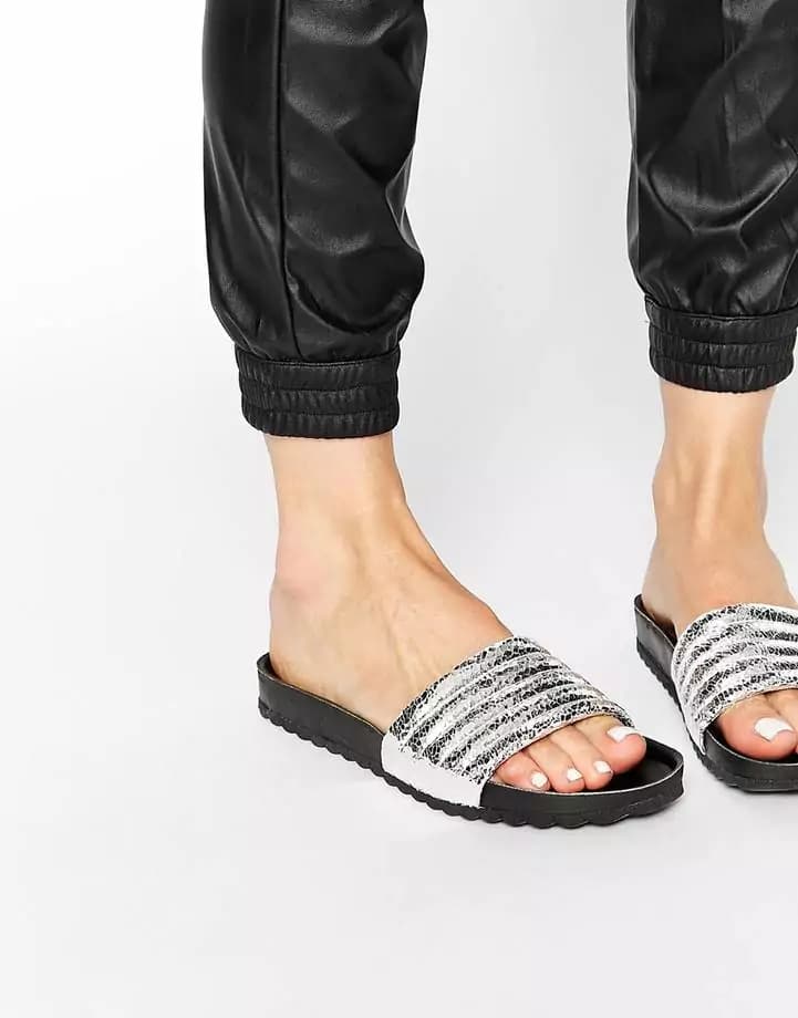 Basta tacchi! Le ciabatte must have per l’estate 2015