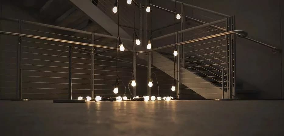 Crea la giusta illuminazione con splendide lampade da tavolo!