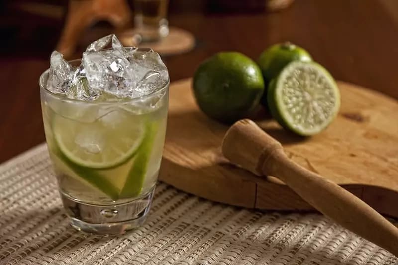 Vodka: storia e ricette per realizzare Cosmopolitan, Caipiroska e Sex On The Beach